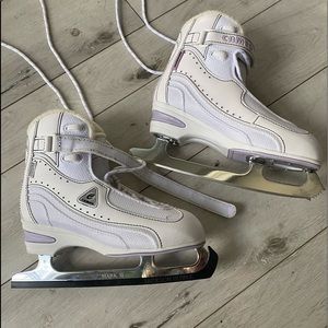 Jackson Ultima ST7000 Size 5 or size 3 Kids Softec  Figure Skating Ice Skates